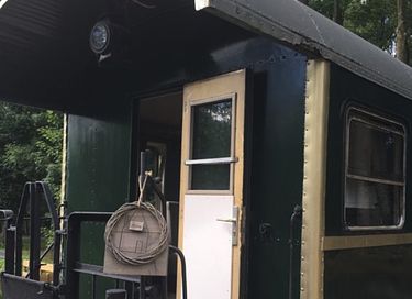 Sleep in an old-fashioned train carriage - 10