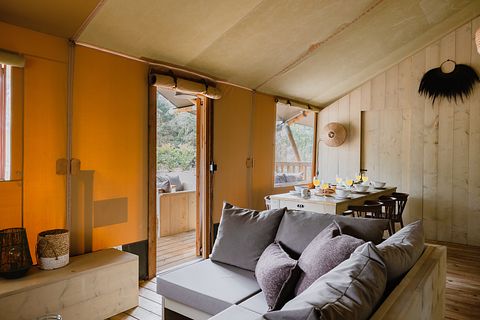 Luxury glamping lodge with private hot tub - 5