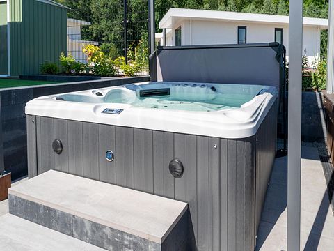 Sfeervolle villa met jacuzzi aan het water - 4