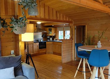 Maison dans la forêt en bois avec jardin spacieux - 5