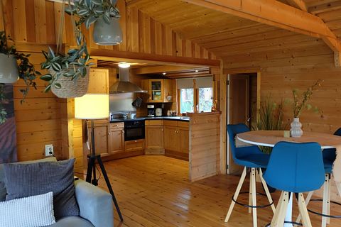 Maison dans la forêt en bois avec jardin spacieux - 5