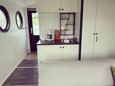 Cozy houseboat on the water in Gelderland - 5