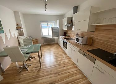 Modern appartement met bergzicht en balkon - 9