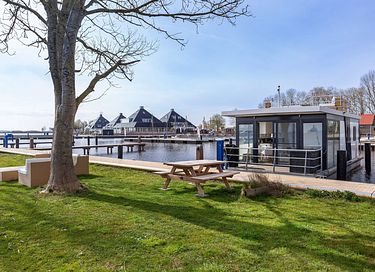 Péniche de vacances sur le Sneekermeer