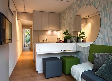 Luxe omgebouwde zeecontainer in het bos - 2
