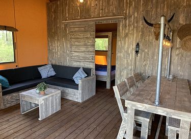Ingerichte safaritent met privé hottub - 13