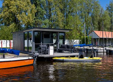 Houseboat op het water met mooi uitzicht  - 22
