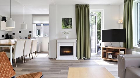 Ruime vakantiewoning aan het water in Drenthe - 4