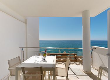 Modern apartment by the sea with pool view - 3