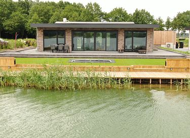 Luxe vakantiebungalow direct aan het water - 2
