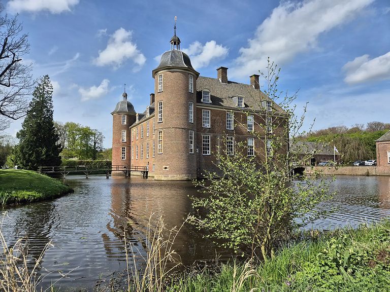 Atmospheric stay on historical estate - 1