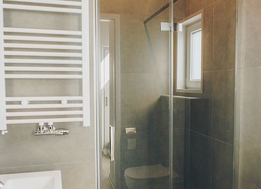 Moderne Ferienwohnung mit privatem Whirlpool - 16