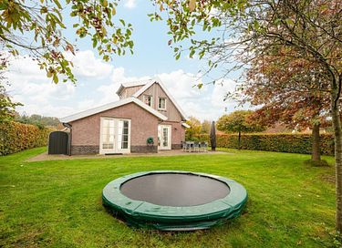 Kindvriendelijk vakantiehuis met trampoline - 3