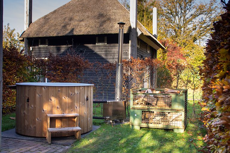 Overnacht in een hooiberg met wellness! - 1