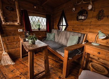 L'arbre a cabane avec un balcon dans un environnement naturel - 9