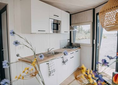 Zelfvoorzienend huisje met sloep - 7