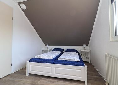 Pet-friendly house by the water - 13
