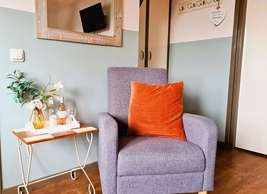 Chambre confortable avec salle de bain privée et vue - 5