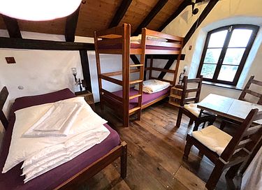 Bâtiment historique avec chambre à thème médiéval - 13