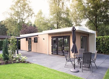 Luxury holiday home with veranda in nature