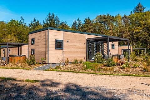 Komfortable Lodge mit Whirlpool in der Natur - 2