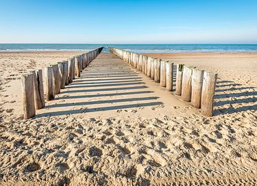 Modern strandhuis op het strand in Zeeland - 17