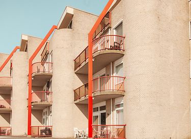 Stylish accommodation overlooking the water - 30