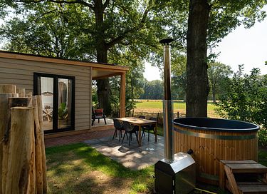 Pavillon nature (2 pers.) avec bain à remous