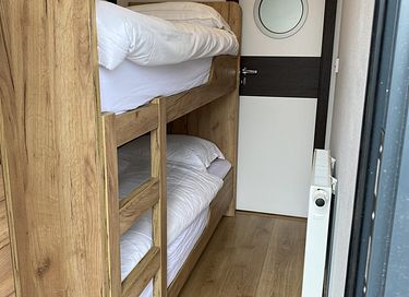 Overnachten op een luxe ingerichte houseboat - 15