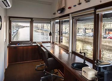 Unique cabin over the water in Amsterdam - 11