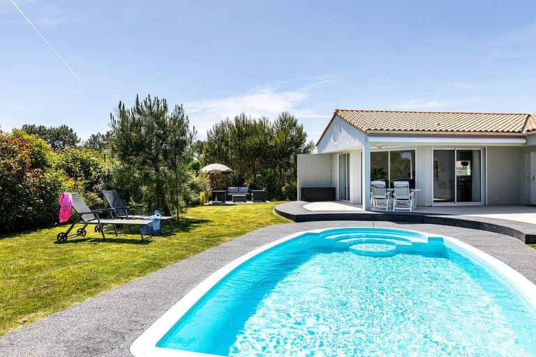 Vacation villa with private pool in France - 1