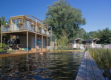 Vacation hut right by the water in Friesland - 9