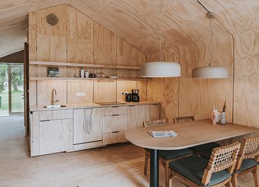 Grande maison enveloppée dans un joli parc de vacances - 11