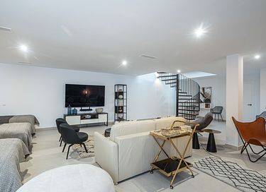 Ruime villa met zwembad en uitzicht op zee - 35