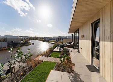 Logement de vacances moderne au bord de l'eau - 17