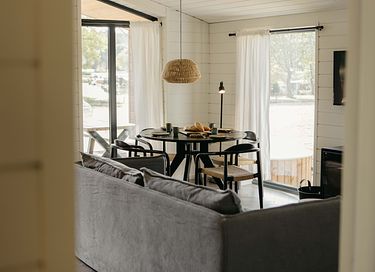 Cottage avec jacuzzi et vue sur un lac - 5