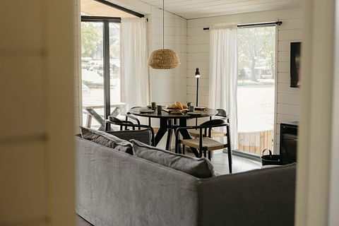 Cottage avec jacuzzi et vue sur un lac - 5