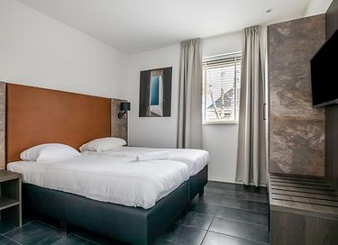 Luxe wellnessaccommodatie aan het water - 11