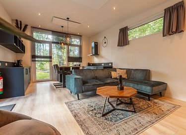 Wellness-Hütte mit Sauna und Whirlpool im Wald - 10