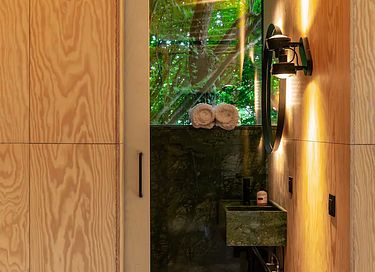 Baumhaus mit Sauna inmitten der Natur - 13