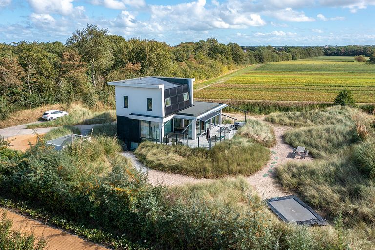 Spacious vacation villa among the dunes - 1