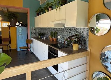 Ferienhaus mit vielen Pflanzen und Whirlpool - 9