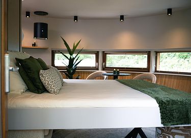 Chalet design avec bain à remous, sauna et terrasse sur le toit - 10