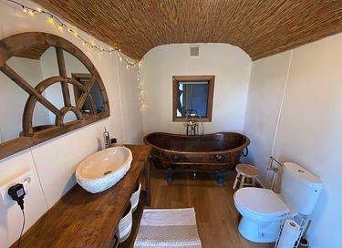 Glamping dome met hottub en uitzicht - 16