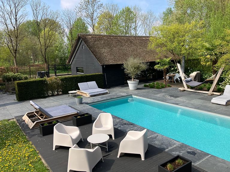 Hébergement familial de luxe avec piscine - 1