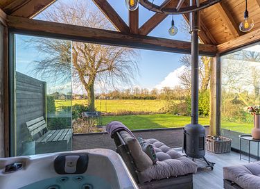 Luxury B&B with jacuzzi, sauna and wood stove