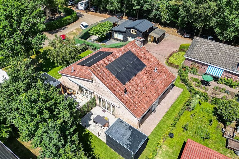 Maison à l'orée de la forêt avec salle de cinéma et sauna - 1
