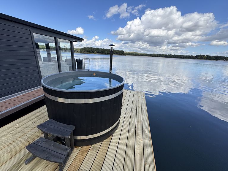 Houseboat met hottub op het water - 1