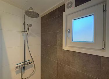 Chalet with spacious garden and jacuzzi - 14