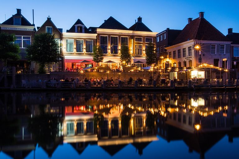 Hotel aan de gracht in historisch Dokkum - 1